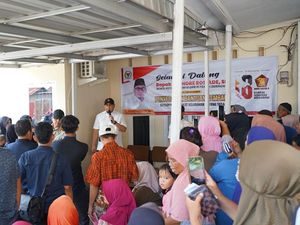 Andre Rosiade Bagikan Sembako-Ungkap Progres Pembangunan di Batung Taba