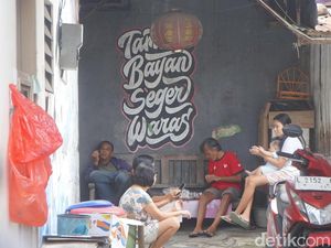 Seni Jadi Benteng Pertahanan Kampung Tambak Bayan