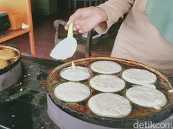 Cuan! Kue Apem Jatinom Klaten Laris Manis Saat Musim Nyadran