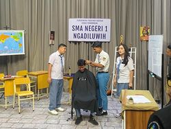 Inilah Farel, Masih SMA Udah Jago Pangkas Rambut-Guru Minta Tolong Saat Razia