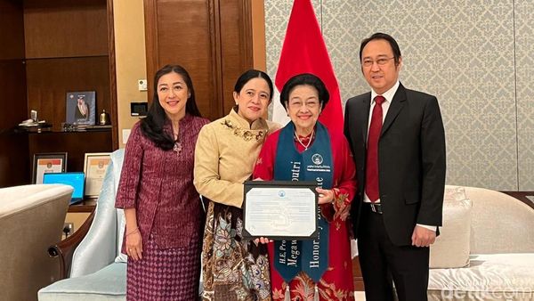 Potret Megawati Terima Doktor HC dari Kampus Perempuan Terbesar di Dunia