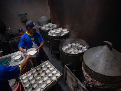 Melihat Sibuknya Dapur Kue Keranjang Yogyakarta Jelang Imlek