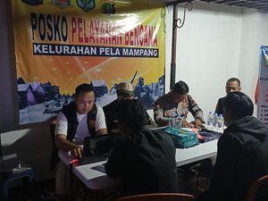 Polisi Bantu Urus Dokumen Warga yang Hilang Akibat Kebakaran di Mampang