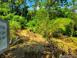 Suara Pilu Siswa-Petani di Sukabumi: Butuh Perbaikan Jalan daripada MBG