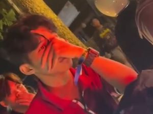 Malunya Pria Ini, Ketahuan Curi Helm Saat Bubaran Konser di Kota Malang