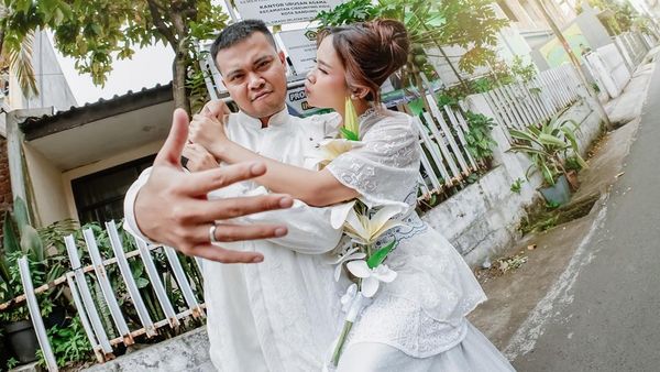 Reza SMASH Menikah dengan Santi Febrianti di KUA