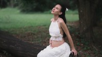 Foto: Shenina Cinnamon Umumkan Hamil, Pamer Baby Bump dengan Gaya Bohemian