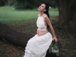 Foto: Shenina Cinnamon Umumkan Hamil, Pamer Baby Bump dengan Gaya Bohemian