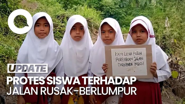 Video Siswa SD di Sukabumi Terjang Lumpur-Protes Jalan Rusak