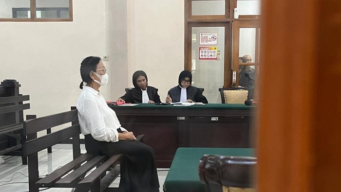 Nenek Stella Penipu Anggota DPRD Mojokerto Rp 226 Juta Jalani Sidang Vonis