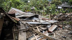 Tanah Bergerak Rusak Permukiman Warga di Semarang