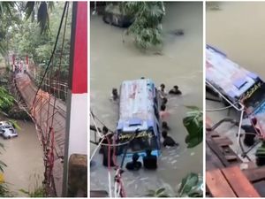 Bus Terjun ke Sungai di Tanggamus Saat Lewati Jembatan Gantung