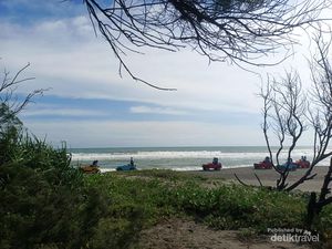 Asyiknya Bertualang di Wisata Alam Gumuk Pasir