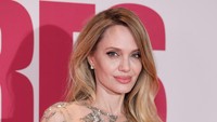 Viral Wajah Angelina Jolie Disebut Berbeda di Shanghai, Muncul Dugaan Kloning