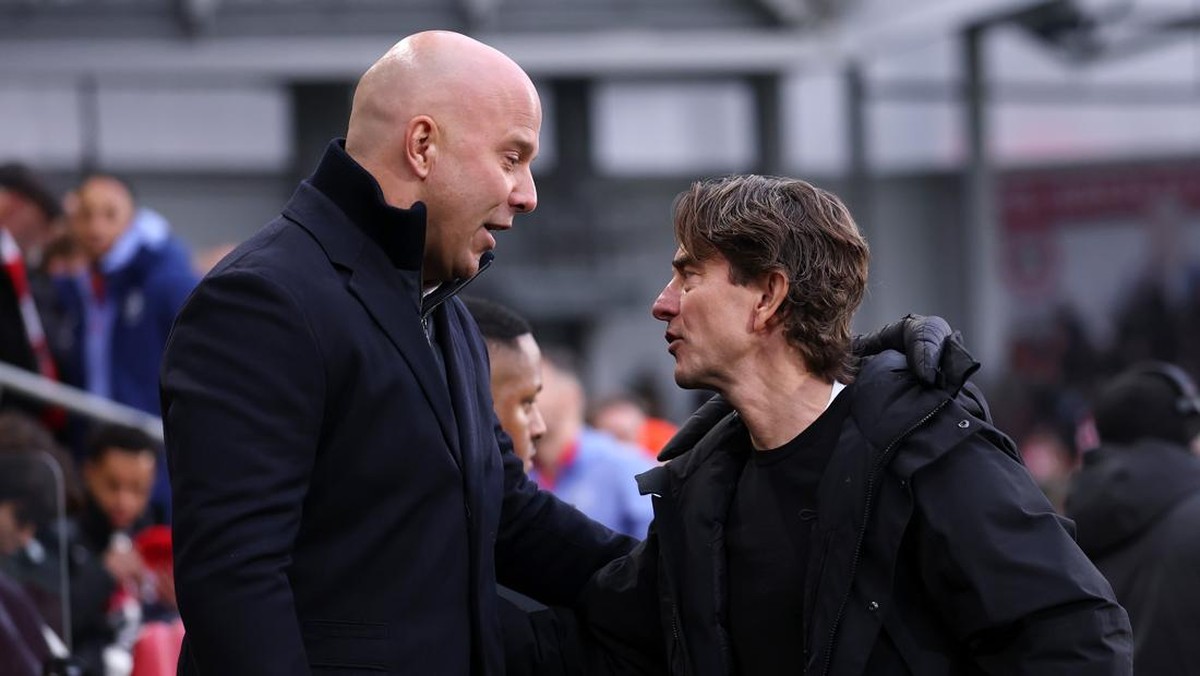 Arne Slot dan Thomas Frank. (Foto: Getty Images/Ryan Pierse)