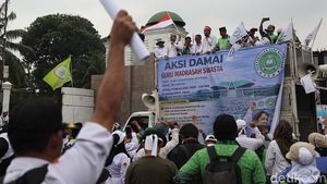 Bertahun-tahun Jadi Honorer, Guru Madrasah Geruduk DPR