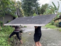 Tanah Gerak Makin Parah, Warga Jangli Semarang Mulai Bongkar Rumah