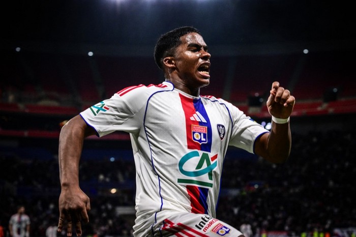 Lyons Brazilian forward #09 Endrick celebrates celebrates scoring his teams first goal during the French Cup round of 16 football match between Olympique Lyonnais and Laval Stade Mayenne FC at Groupama Stadium in Lyon on February 4, 2026. (Photo by 