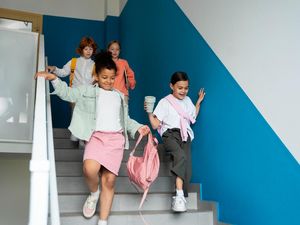 10 Cara Unik Sekolah di Dunia Didik Siswa, Ada Kelas di Hutan-Atas Kapal