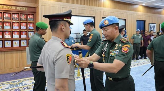 Kapolres Bogor AKBP Wikha Ardilestanto resmi menjadi warga kehormatan Pasukan Pengamanan Presiden (Paspampres). (Dok istimewa).