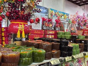 Imlek Sebentar Lagi, Pedagang Kue Keranjang di Bandung Kewalahan