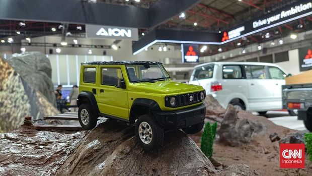 Booth Suzuki di IIMS 2026 menyediakan trek off road khusus buat remote control Jimny.