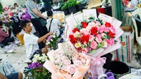 Pasar Bunga Rawa Belong Diserbu Pembeli Jelang Valentine