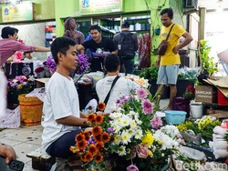 Pasar Bunga Rawa Belong Jelang Valentine, Pengunjung Membeludak, Harga Mawar Meledak