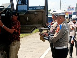 Kendaraan Laik Jalan di Jabar Ditempeli Stiker Khusus