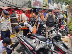 PKL hingga Parkir Liar di Trotoar Pancoran Glodok Ditertibkan Satpol PP