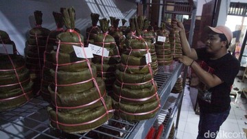 Berita dari Detik Finance: Potret Pabrik Kue Keranjang dan Dodol Tangerang Kebanjiran Pesanan Imlek