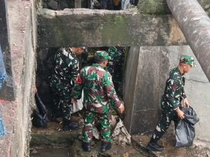 388 Personel Gabungan Gelar Aksi Bersih-bersih di Tiga Pasar Bandar Lampung