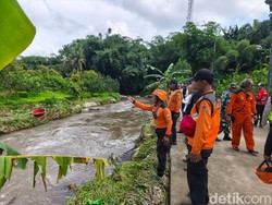 Warga Karangmalang Gelar Ritual Tabur Beras Doakan Siswi SMP Hanyut Ditemukan