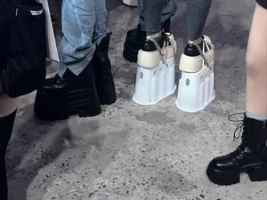 Sepatu Boots 20 Cm Jadi Standar Baru Nonton Konser KPop, Tuai Perdebatan