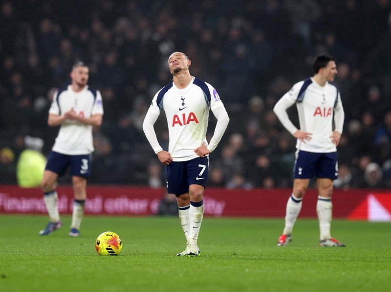 LONDON, ENGLAND - FEBRUARY 10:  Xavi Simons of Tottenham Hotspur reacts after Newcastle score a goal during the Premier League match between Tottenham Hotspur and Newcastle United at Tottenham Hotspur Stadium on February 10, 2026 in London, England. (Photo by Catherine Ivill - AMA/Getty Images)