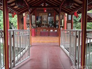 Menengok Kesibukan Vihara Gayatri di Depok Jelang Imlek