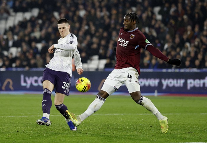 Soccer Football - Premier League - West Ham United v Manchester United - London Stadium, London, Britain - February 10, 2026 Manchester United's Benjamin Sesko scores their first goal Action Images via Reuters/Peter Cziborra EDITORIAL USE ONLY. NO USE WITH UNAUTHORIZED AUDIO, VIDEO, DATA, FIXTURE LISTS, CLUB/LEAGUE LOGOS OR 'LIVE' SERVICES. ONLINE IN-MATCH USE LIMITED TO 120 IMAGES, NO VIDEO EMULATION. NO USE IN BETTING, GAMES OR SINGLE CLUB/LEAGUE/PLAYER PUBLICATIONS. PLEASE CONTACT YOUR ACCOUNT REPRESENTATIVE FOR FURTHER DETAILS..