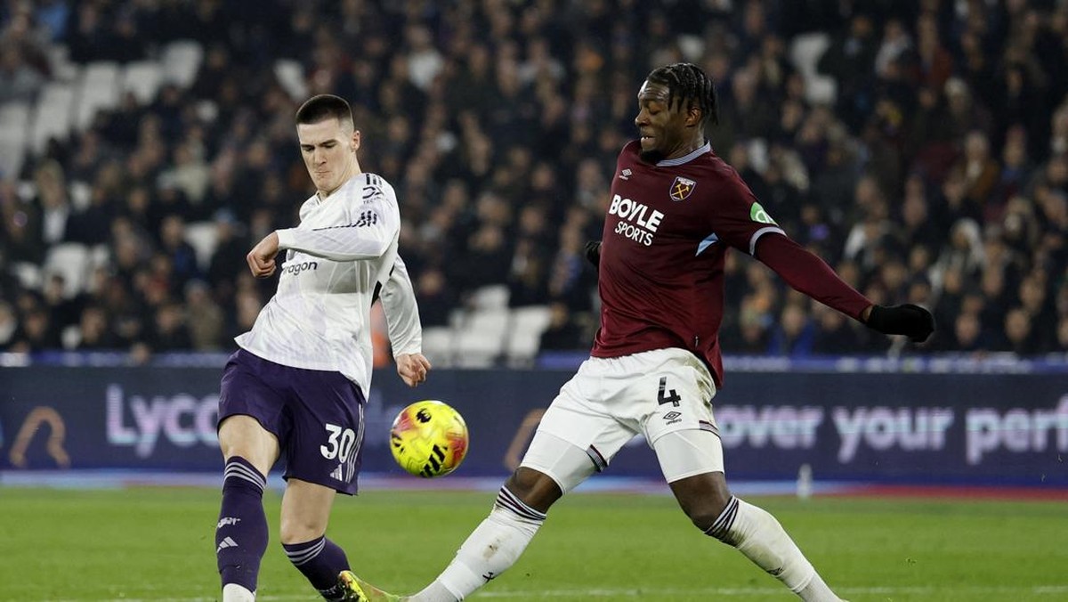 West Ham United vs Manchester United tuntas 1-1. (Action Images via Reuters/Peter Cziborra)