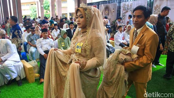 106 Pasangan Pengantin Resepsi Massal di Tangerang