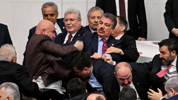 Anggota Parlemen Turki Adu Jotos Gegara Pejabat Baru