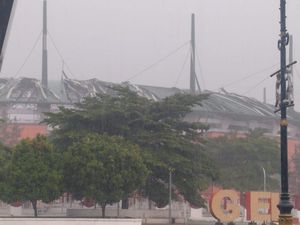 Angin Kencang Hancurkan Atap Stadion Pakansari, Sejumlah Pohon Tumbang