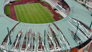 Angin Kencang Terjang Pakansari, Atap Stadion Rusak Parah
