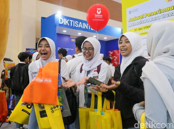 Antusias Pelajar Berburu Info Kampus di JICC