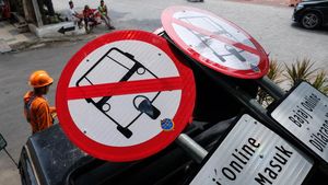 Bajaj Dilarang Melintas, Pemkot Solo Pasang Rambu di Jalan Protokol