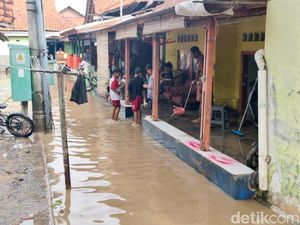 Langit Cerah Jadi Saksi Cisanggarung Meluap Rendam Cirebon Timur