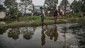 Banjir di Desa Buni Bakti Bekasi Berangsur Surut