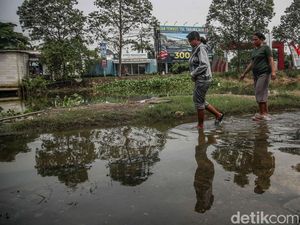 Banjir di Desa Buni Bakti Bekasi Berangsur Surut