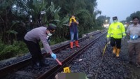 Pemuda di Madiun Tabrakan Diri ke Kereta Usai Hadiri Pemakaman Ibunya