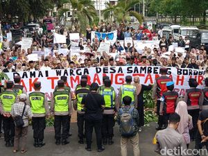 Tolak Tambang Tanah Uruk, Warga Sambeng Pamerkan Hasil Panen ke DPRD