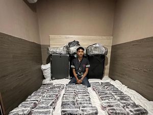 Video Bareskrim Tangkap WN Malaysia Bawa 99 Ribu Narkoba Happy Five